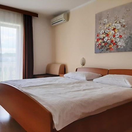 Guest House Katarina Malinska Ngoại thất bức ảnh