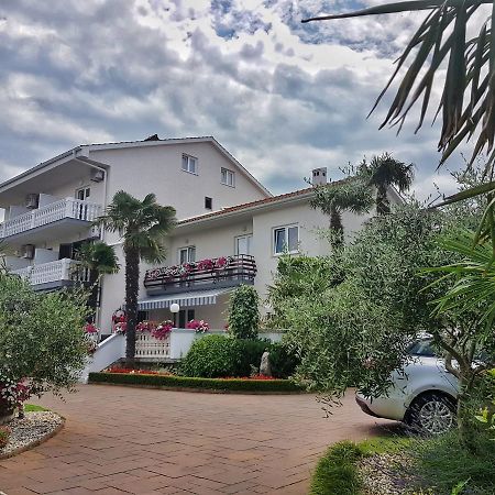 Guest House Katarina Malinska Ngoại thất bức ảnh
