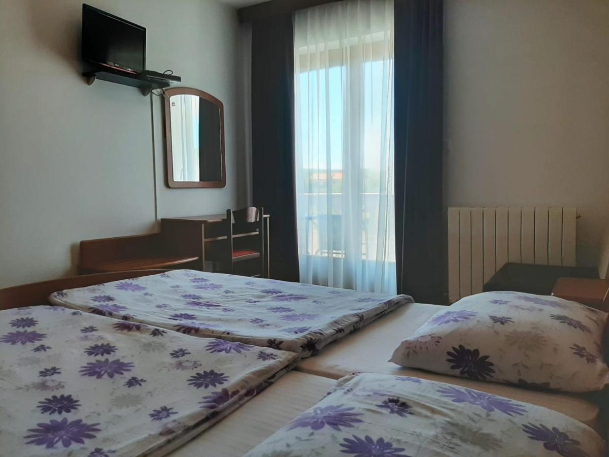 Guest House Katarina Malinska Ngoại thất bức ảnh