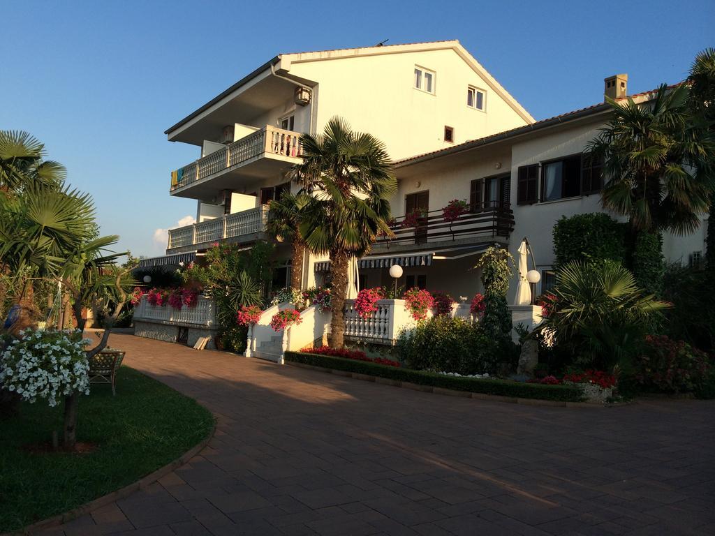 Guest House Katarina Malinska Ngoại thất bức ảnh