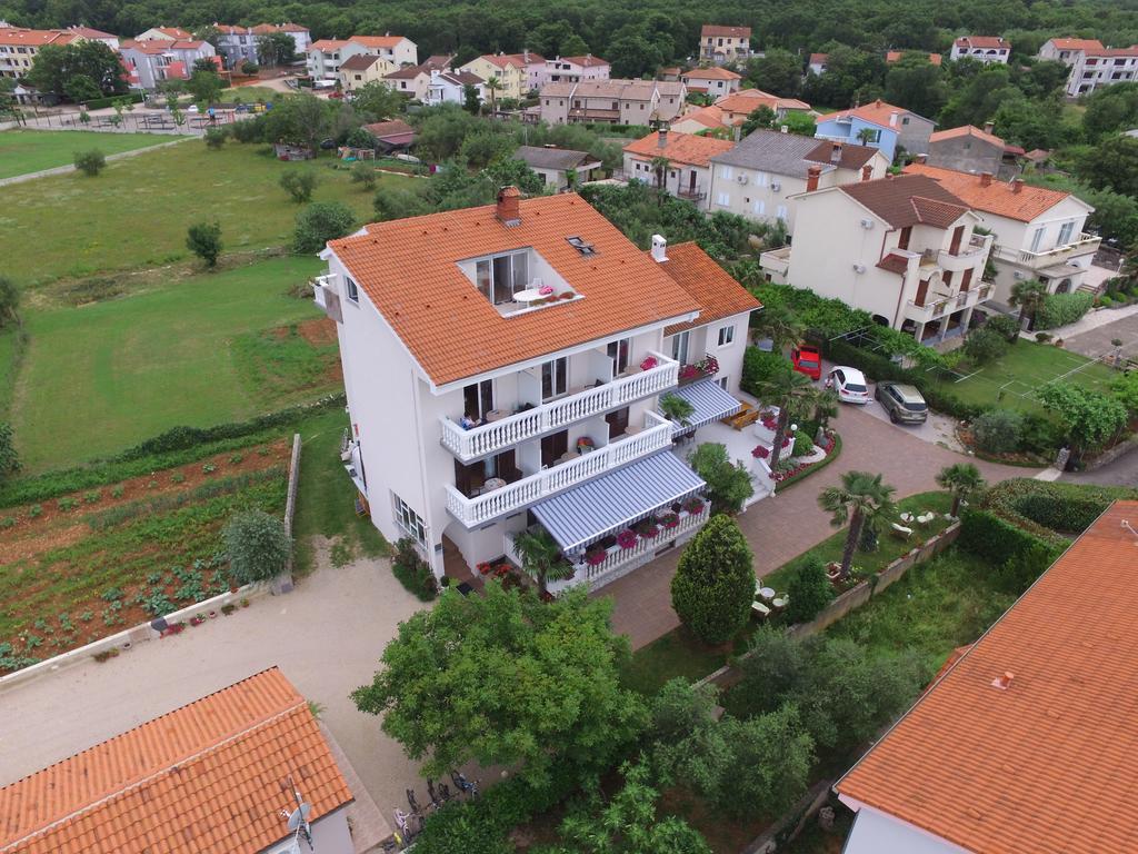 Guest House Katarina Malinska Ngoại thất bức ảnh