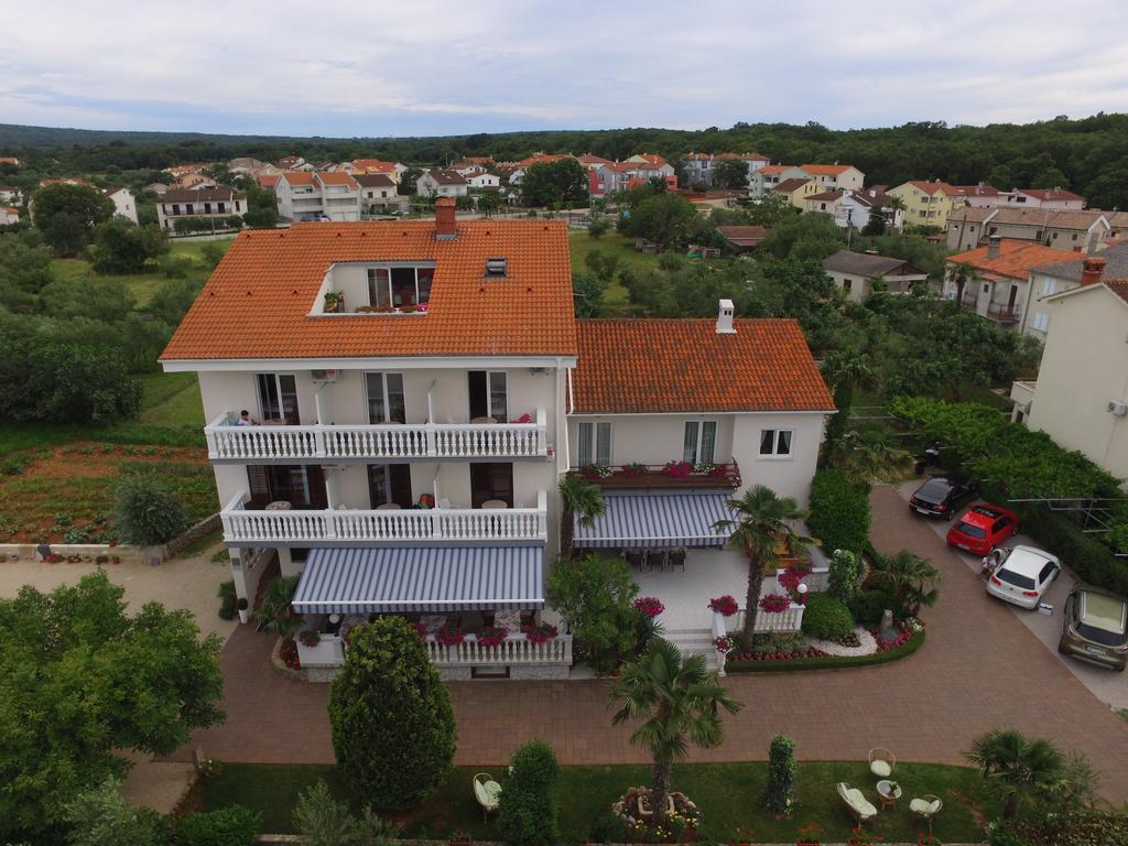 Guest House Katarina Malinska Ngoại thất bức ảnh