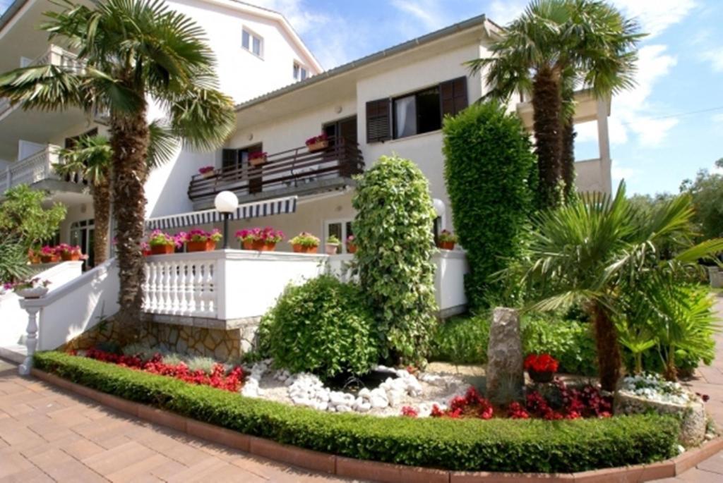 Guest House Katarina Malinska Ngoại thất bức ảnh