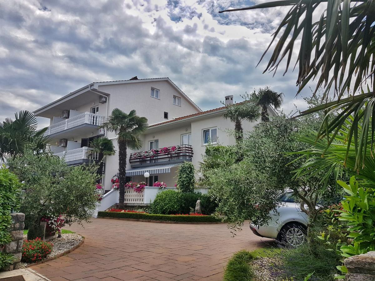 Guest House Katarina Malinska Ngoại thất bức ảnh