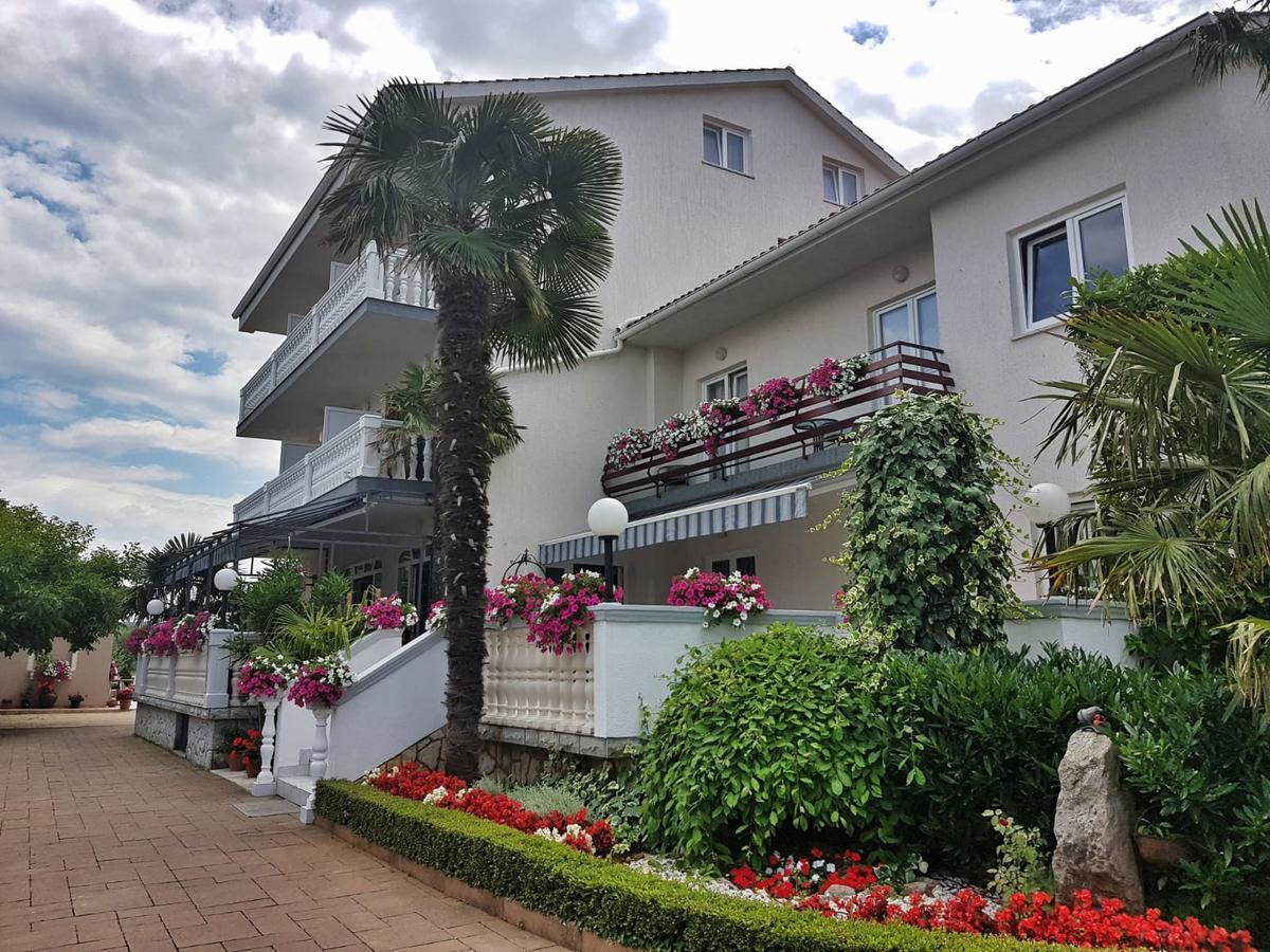 Guest House Katarina Malinska Ngoại thất bức ảnh